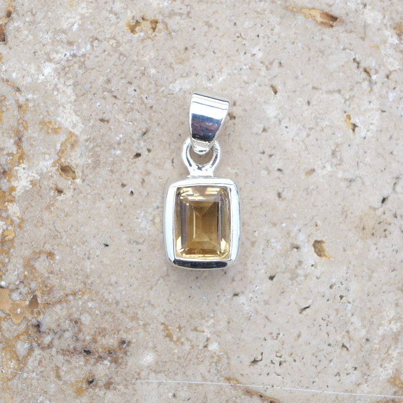 Petit pendentif rectangulaire pierre Citrine et argent Petit pendentif rectangulaire pierre Citrine et argent