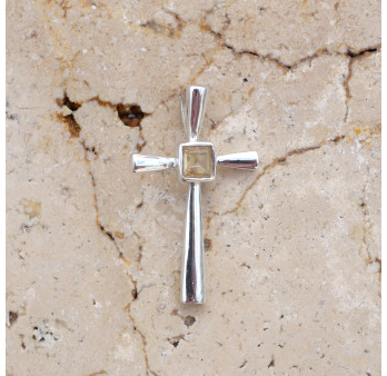 Petit pendentif croix fine en argent et pierre Citrine