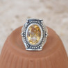 Bague chevalière pierre facettée Citrine et argent ciselé T55