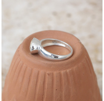 Bague en argent lisse et pierre ovale en Citrine T57
