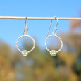 Boucles rond strié en argent et Péridot facettée