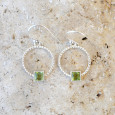 Boucles rond strié en argent et Péridot facettée