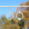 Boucles rond strié en argent et Péridot facettée