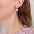 Petites boucles fleurs en argent et pierre Péridot