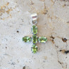 Petit pendentif croix pierre Péridot et argent