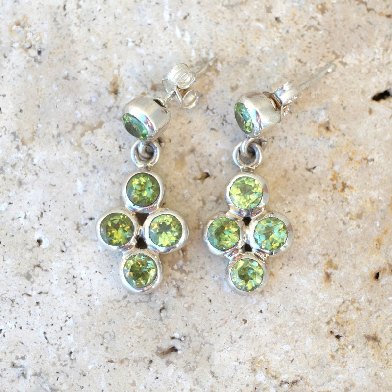 Boucles d'oreilles clous pendantes argent et Péridot