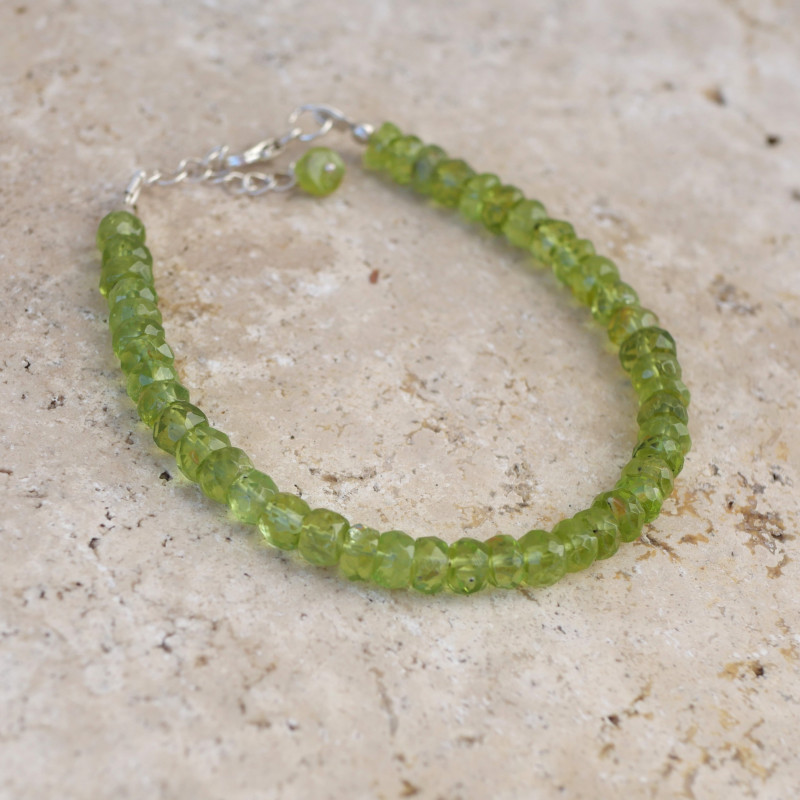 Bracelet en pierres facettées Péridot et fermoir argent