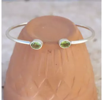 Bracelet jonc en argent et 2 pierres naturelles en Péridot