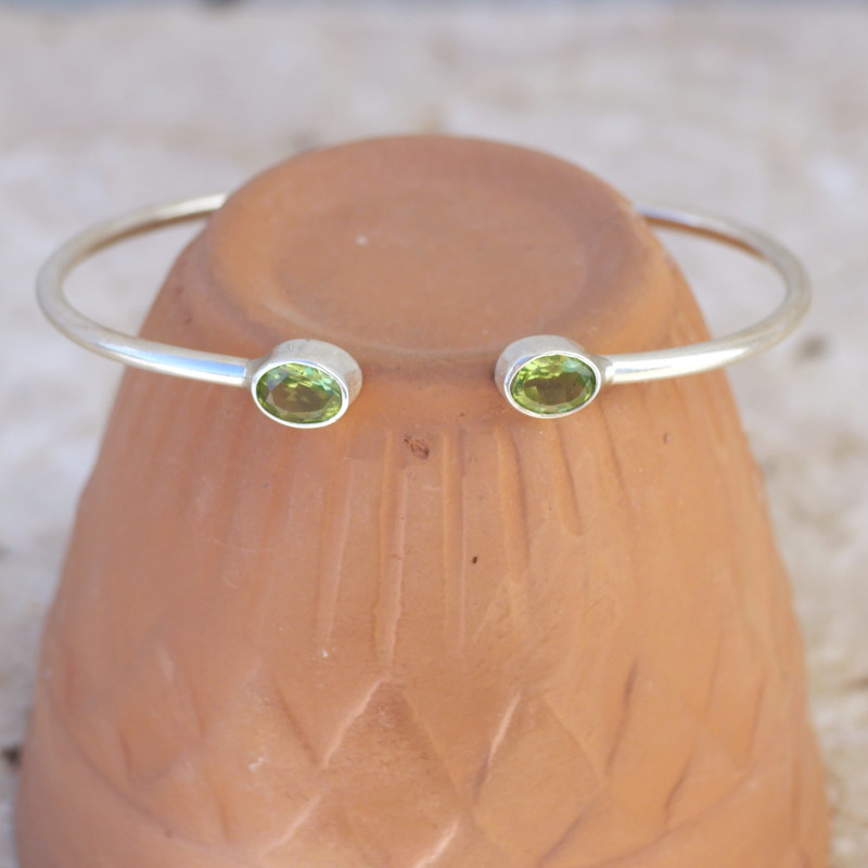 Bracelet jonc en argent et 2 pierres naturelles en Péridot