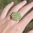 Bague hexagonale argent et 19 petites pierres Péridot T57