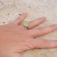 Bague ronde bombée argent et petites pierres Péridot T53