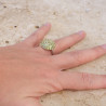 Bague ronde bombée argent et petites pierres Péridot T53