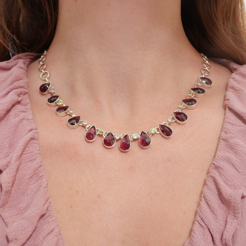 Collier souple en argent et 13 pierres gouttes en Grenat