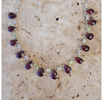 Collier souple en argent et 13 pierres gouttes en Grenat