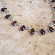Collier souple en argent et 13 pierres gouttes en Grenat
