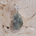 Pendentif en argent et pierre irrégulière en Spectropyrite