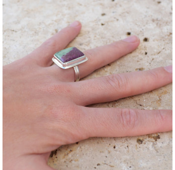 Bague rectangulaire argent plat et pierre Rubis sur Zoisite T53
