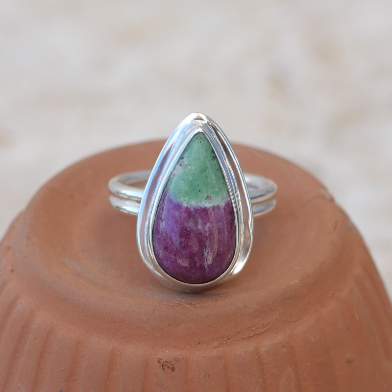 Petite bague goutte argent plat et pierre Rubis sur Zoisite T51 Petite bague goutte argent plat et pierre Rubis sur Zoisite T51
