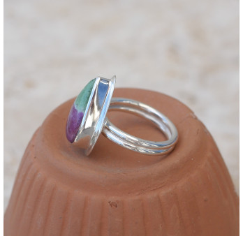 Petite bague goutte argent plat et pierre Rubis sur Zoisite T51