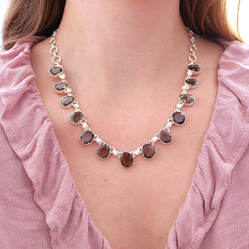 Collier souple en argent et 13 pierres facettées en Quartz fumé Collier souple en argent et 13 pierres facettées en Quartz fumé