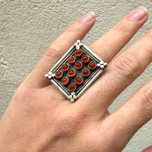 Bague rectangulaire argent 12 pierres en Cornaline T53