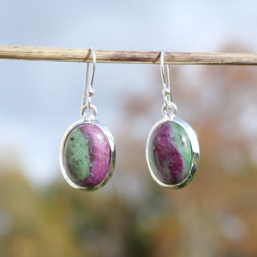 Boucles d'oreilles ovales pierre Rubis sur Zoisite et argent