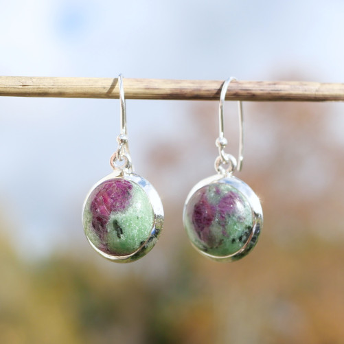 Boucles d'oreilles rondes pierre Rubis sur Zoisite et argent