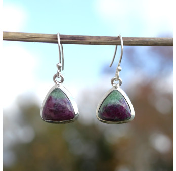 Boucles d'oreilles triangulaires pierre Rubis sur Zoisite et argent