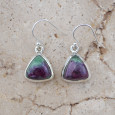 Boucles d'oreilles triangulaires pierre Rubis sur Zoisite et argent