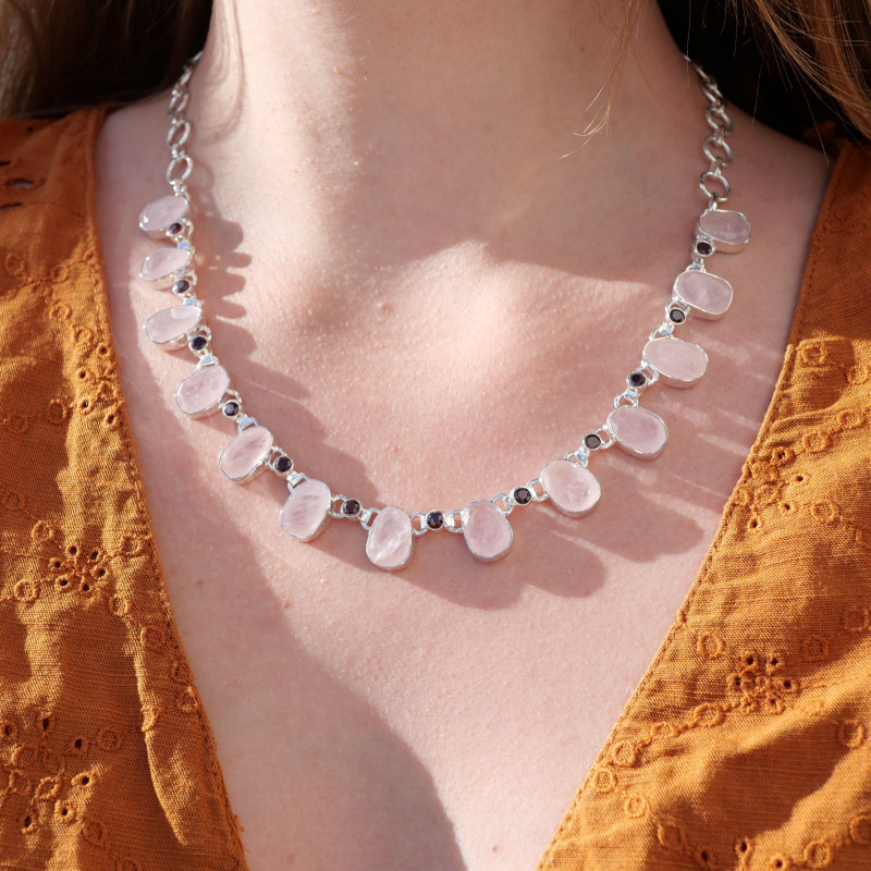 Collier souple en argent et 13 pierres en Quartz rose Collier souple en argent et 13 pierres en Quartz rose