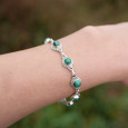 Bracelet argent ciselé et 8 pierres rondes en Malachite Bracelet argent ciselé et 8 pierres rondes en Malachite
