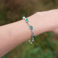 Bracelet argent strié et 7 pierres gouttes en Agate verte Bracelet argent strié et 7 pierres gouttes en Agate verte