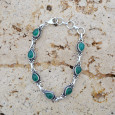 Bracelet argent strié et 7 pierres gouttes en Agate verte Bracelet argent strié et 7 pierres gouttes en Agate verte