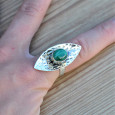 Grosse bague en argent navette martelée et pierre Malachite T59 Grosse bague en argent navette martelée et pierre Malachite T59
