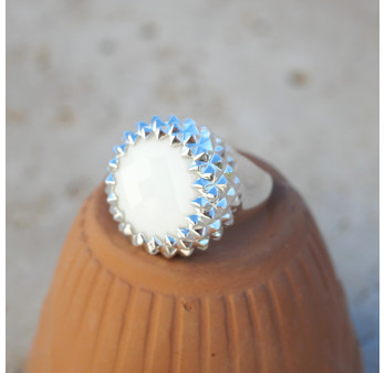 Grosse chevalière pointes ronde argent et pierre Onyx blanc T54/60
