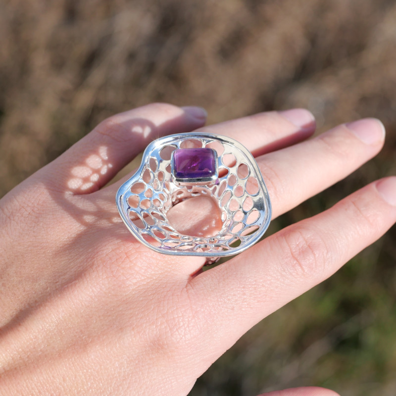 Grande bague corolle en argent et pierre Améthyste T58