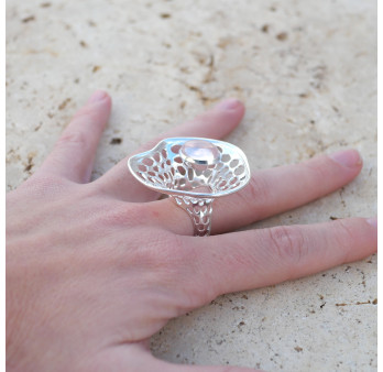 Grande bague corolle en argent et pierre Quartz rose T60