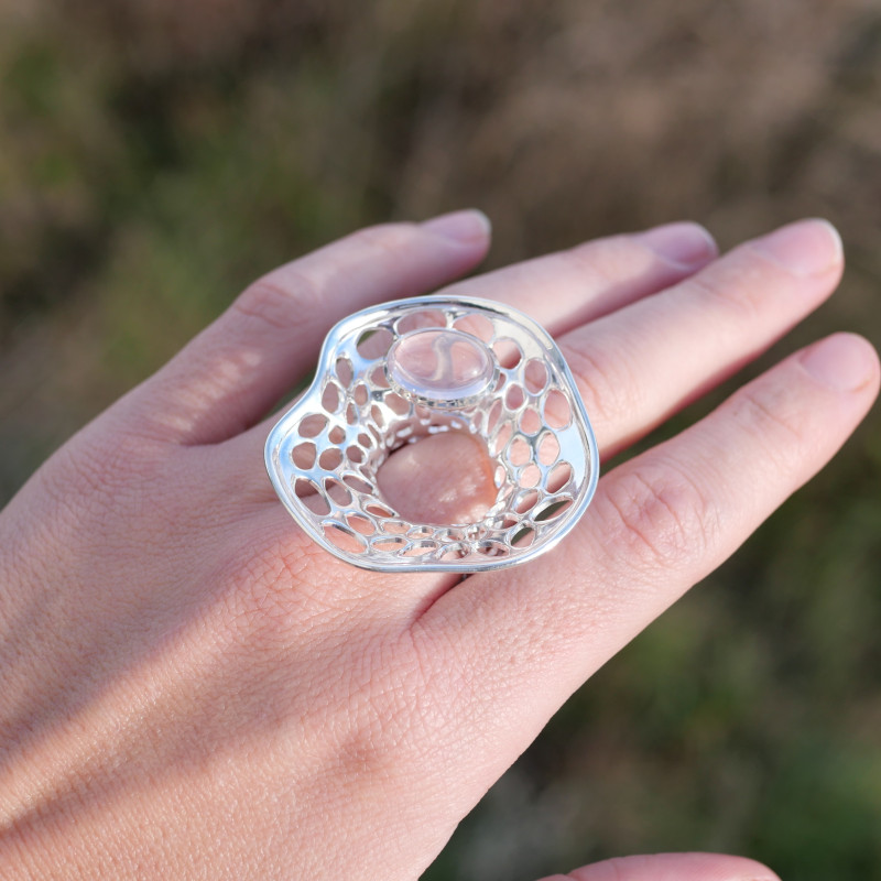 Grande bague corolle en argent et pierre Quartz rose T60 Grande bague corolle en argent et pierre Quartz rose T60