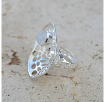 Grande bague corolle en argent et Pierre de lune T56
