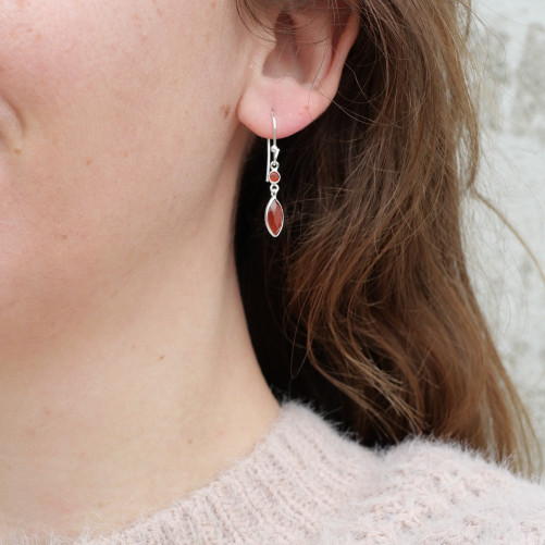Boucles d'oreilles fines navettes en argent et Cornaline