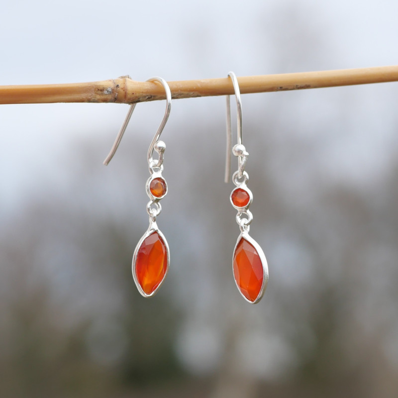 Boucles d'oreilles fines navettes en argent et Cornaline Boucles d'oreilles fines navettes en argent et Cornaline