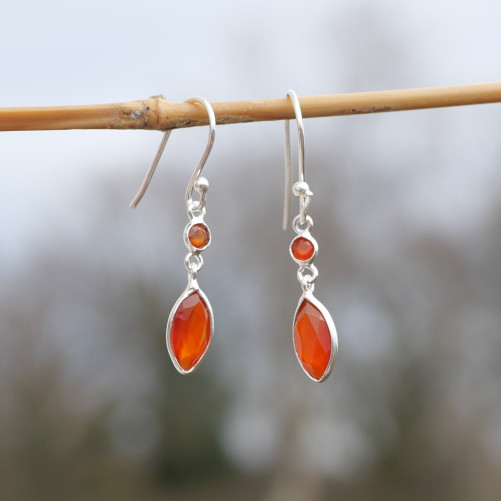 Boucles d'oreilles fines navettes en argent et Cornaline