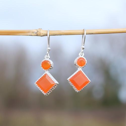 Boucles en argent et 2 pierres facettées en Cornaline