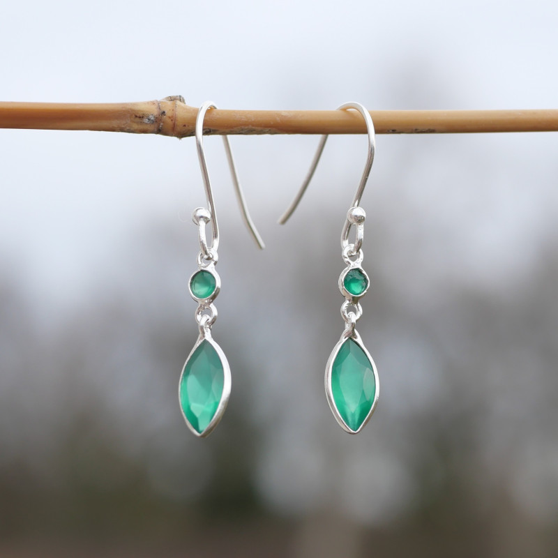 Boucles d'oreilles fines navettes en argent et Agate verte