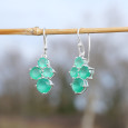 Petites boucles 4 pierres en Agate verte griffées et argent