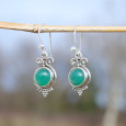 Petites boucles pierre Agate verte ronde et argent ciselé