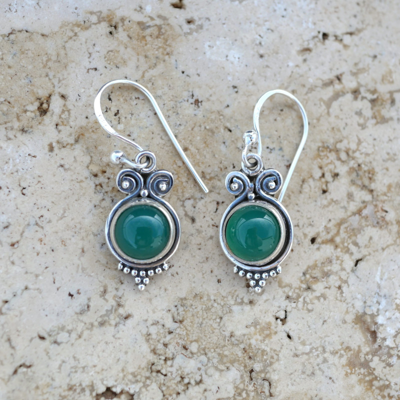 Petites boucles pierre Agate verte ronde et argent ciselé