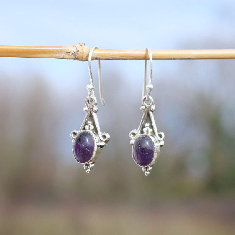 Petites boucles argent ciselé et pierre ovale Améthyste Petites boucles argent ciselé et pierre ovale Améthyste