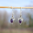 Petites boucles argent ciselé et pierre ovale Améthyste Petites boucles argent ciselé et pierre ovale Améthyste