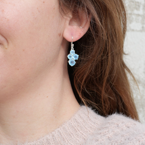 Petites boucles 4 pierres en Calcédoine griffées et argent
